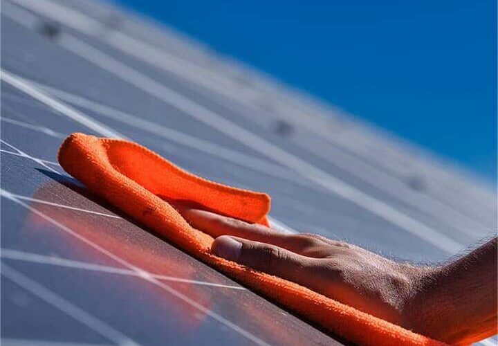 Nettoyage des panneaux solaires
